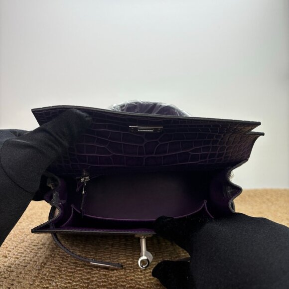 Kelly 25 Crocodile Embossed Structured Handbag Luxe Purple - Picture 11 of 14